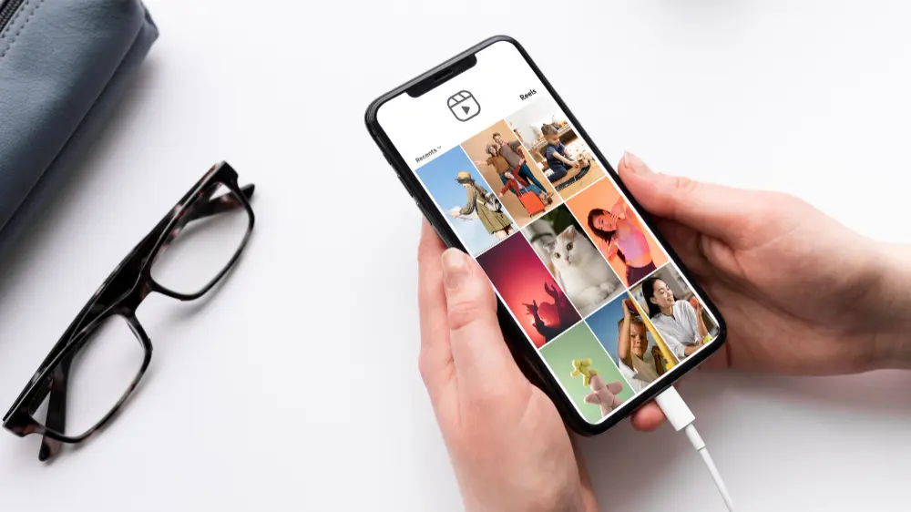 Un video corto en una red social con alto engagement y alcance.