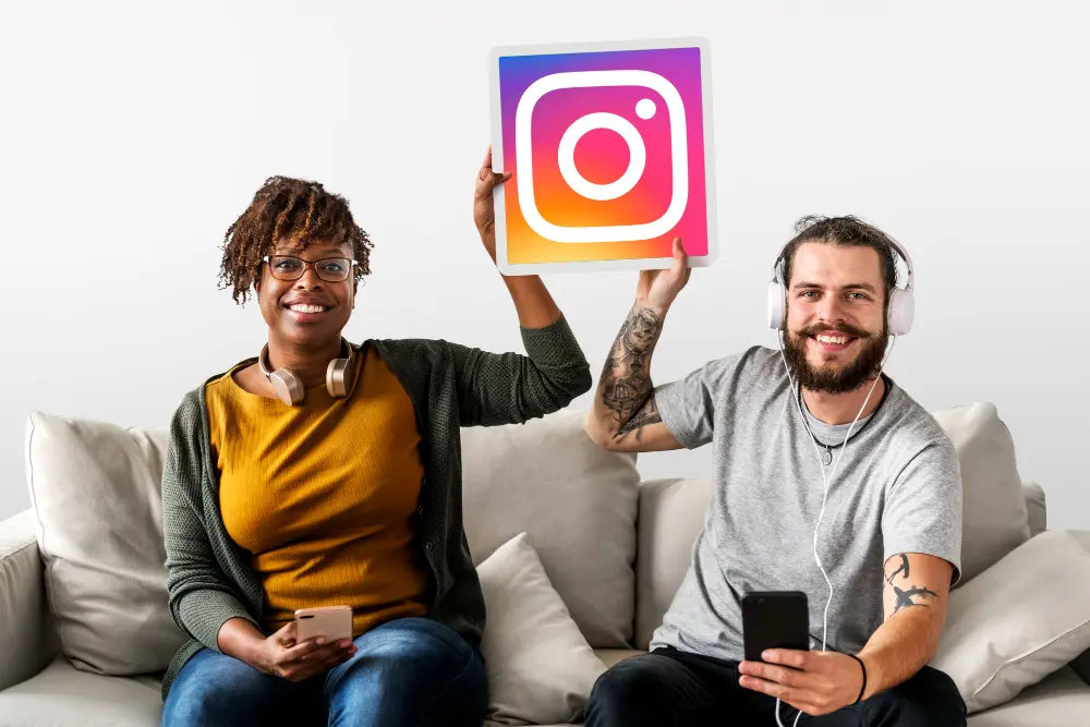 Reel con productos etiquetados para compra directa en una red social.